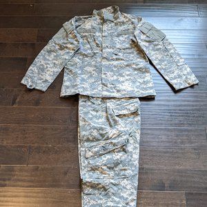 Army ACU Blouse and Pant Set (Medium/Regular)